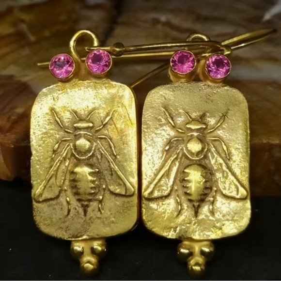 Bohemian Bee Design Earrings - Picture 4 of 8